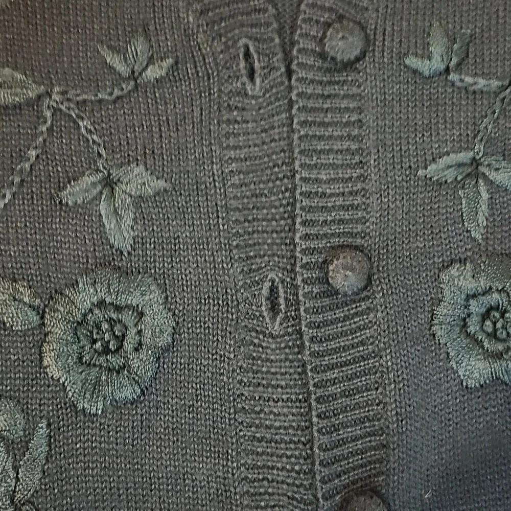 Koret Green Cardigan Sweater with Elegant Design
